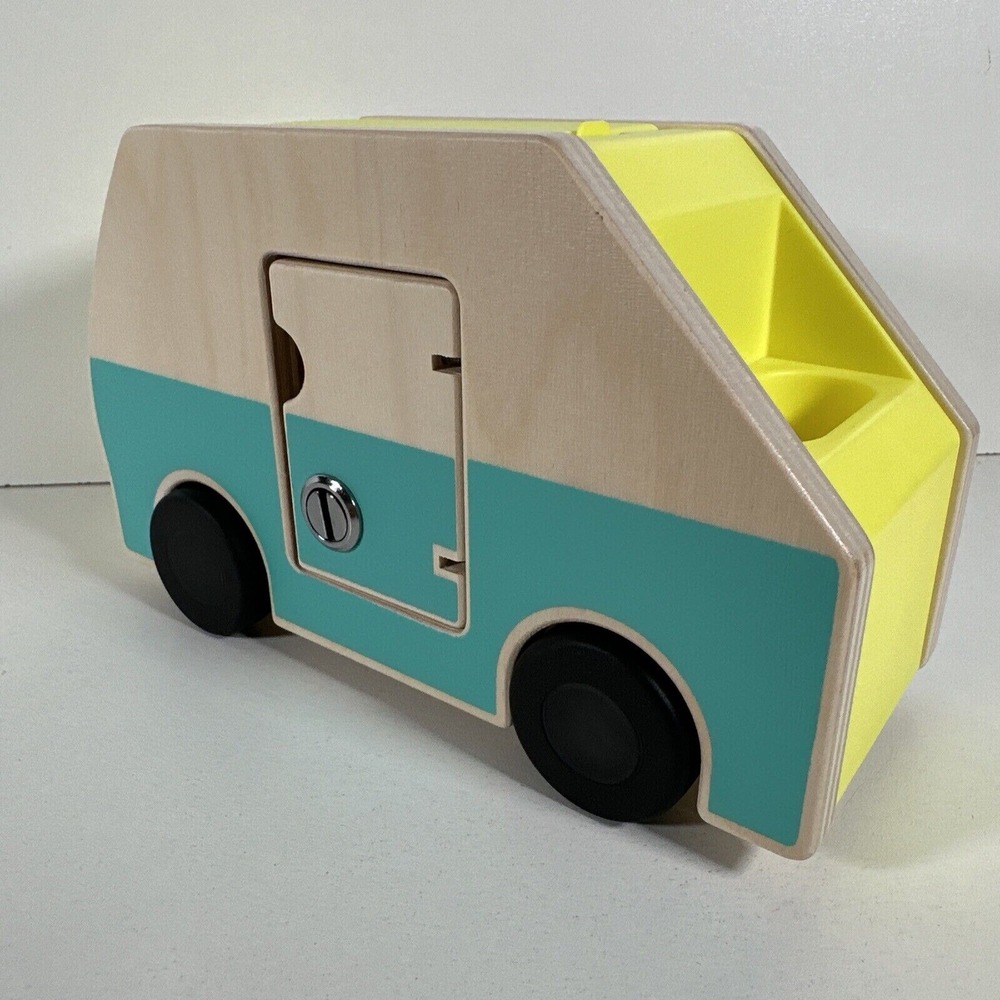 Lovevery Free Spirit Toddler Wooden Camper Van with Keys and 1 Person